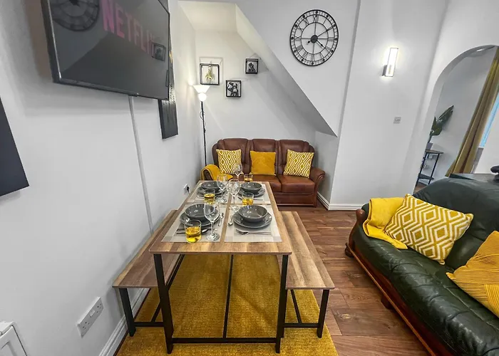 Stylish House Near Hospital With Free Parking