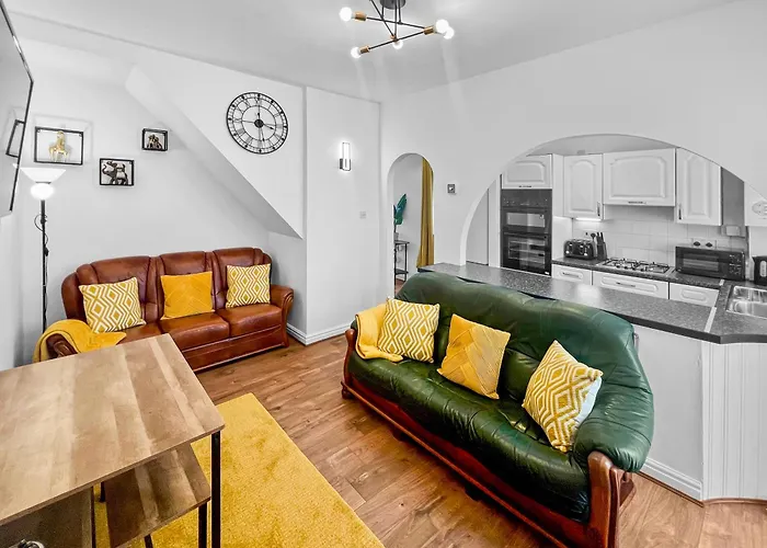 Stylish House Near Hospital With Free Parking